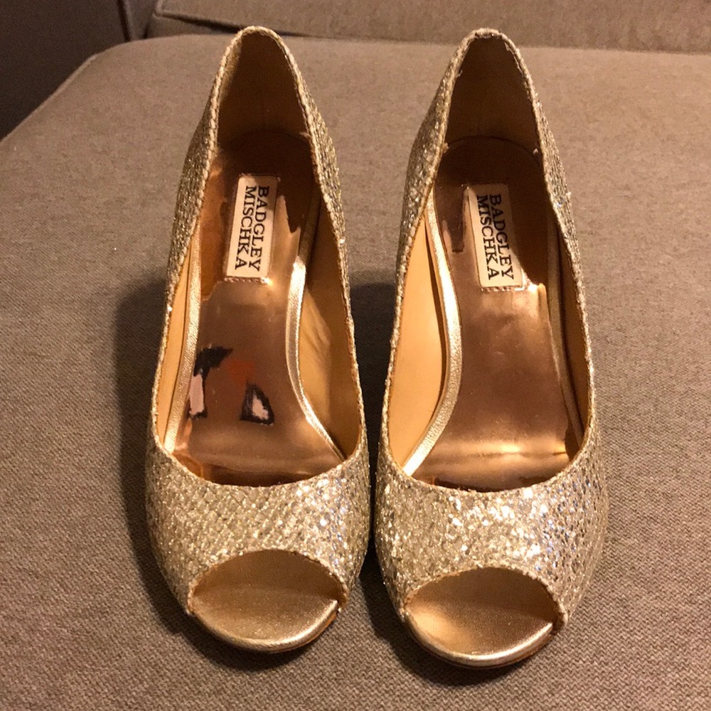 Badgley Mischka gold glitter wedges
